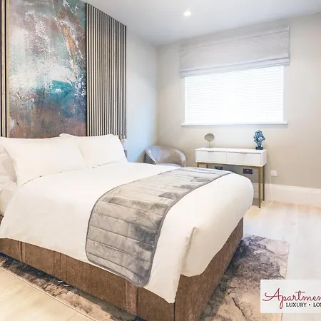 Beautiful Apartment In London Hounslow Exterior photo
